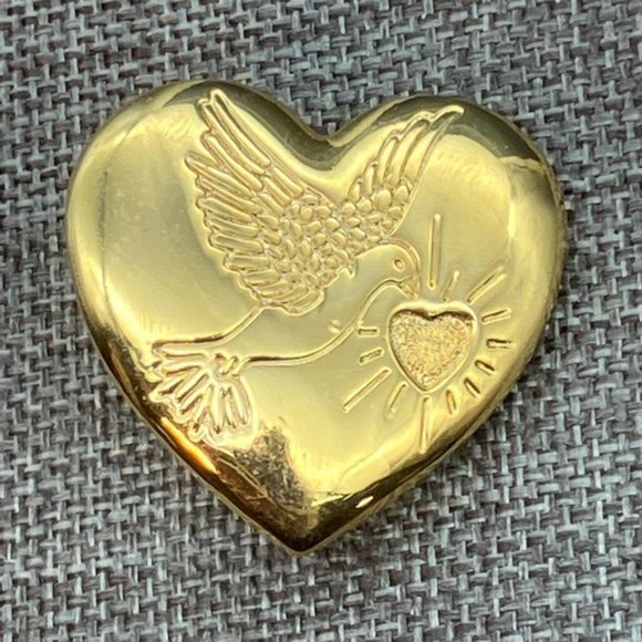 THE VARIETY CLUB Pin Brooch Puffy Heart Shiny Gold Dove Bird Peace Love Retro - Picture 3 of 8